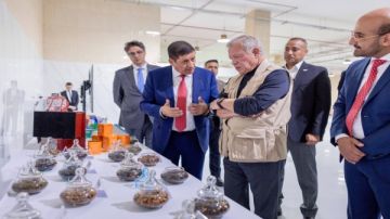 الملك عبدالله الثاني يزور مصانع مجموعة الكبوس في الأردن الملك عبدالله الثاني يزور مصانع مجموعة الكبوس في الأردن