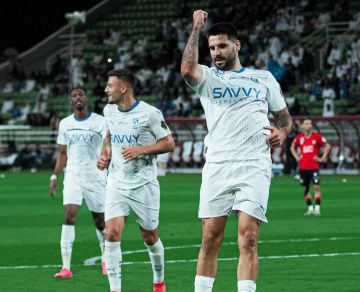 الهلال يفتتح عهد الشلهوب باكتساح الرائد الهلال يفتتح عهد الشلهوب باكتساح الرائد