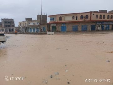 أمطار غزيرة وعواصف رعدية تضرب محافظة أرخبيل سقطرى (صور)