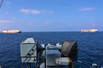 أسبيدس ترفع تحذيرها للسفن ذات المصالح الأمريكية والإسرائيلية في البحر الأحمر أسبيدس ترفع تحذيرها للسفن ذات المصالح الأمريكية والإسرائيلية في البحر الأحمر