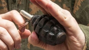 ثلاثة قتلى و14 جريحا بانفجار قنبلة في حفل زفاف جنوبي تعز (فيديو) ثلاثة قتلى و14 جريحا بانفجار قنبلة في حفل زفاف جنوبي تعز (فيديو)