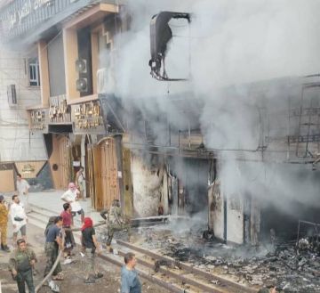 حريق يلتهم صيدلية وسط مدينة مارب والدفاع المدني يخمده ويمنع توسعه