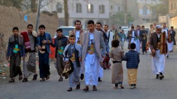 العيد في ريف اليمن.. موسم للأفراح وتجديد الروابط الاجتماعية رغم الظروف القاسية!(تقرير خاص) العيد في ريف اليمن.. موسم للأفراح وتجديد الروابط الاجتماعية رغم الظروف القاسية!(تقرير خاص)