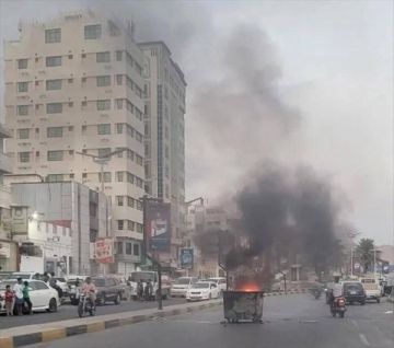 حضرموت.. احتجاجات غاضبة في المكلا تندد بتردي الخدمات وانقطاع الكهرباء 