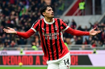 مانشستر سيتي يتعاقد مع لاعب الوسط الهولندي رايندرس
