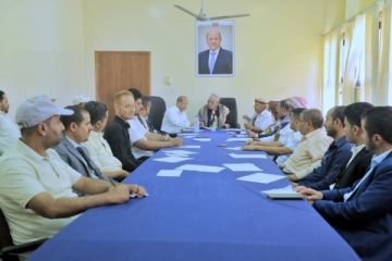 اللجنة البرلمانية تثني على انضباط المؤسسات المالية في مأرب وتؤكد متابعتها للتحديات