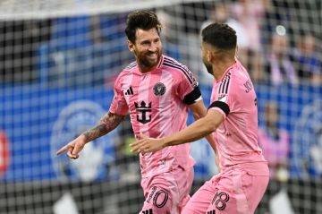 ميسي يقود إنتر ميامي إلى فوز كبير في عودته إلى الدوري الأميركي ميسي يقود إنتر ميامي إلى فوز كبير في عودته إلى الدوري الأميركي