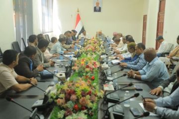 مارب.. اللجنة البرلمانية تعقد لقاءا موسعا مع السلطة المحلية مارب.. اللجنة البرلمانية تعقد لقاءا موسعا مع السلطة المحلية