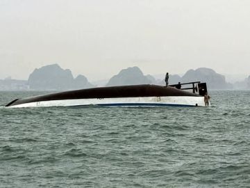 مصرع 34 راكبا في انقلاب عبارة سياحية في فيتنام