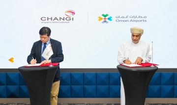 التوقيع على اتفاقية تعزيز الإيرادات التجارية لمطارات سلطنة عمان