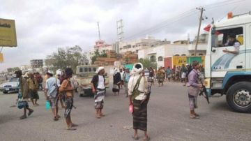 جريمة بشعة في لحج: مجند يقتل شابا بعد رفضه زيادة الجباية اليومية جريمة بشعة في لحج: مجند يقتل شابا بعد رفضه زيادة الجباية اليومية