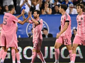 ميسي يقود فريقه انتر ميامي للفوز في الدوري الأمريكي