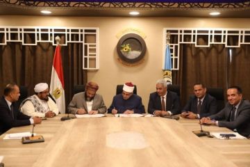 وزارة الأوقاف بعدن توقع مذكرة تفاهم مع جامعة الأزهر لتعزيز دور معهد الإرشاد وزارة الأوقاف بعدن توقع مذكرة تفاهم مع جامعة الأزهر لتعزيز دور معهد الإرشاد