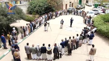 وزارة الزراعة تنظم وقفة تضامنية مع الشعب الفلسطيني وزارة الزراعة تنظم وقفة تضامنية مع الشعب الفلسطيني