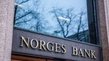 البنك المركزي النرويجي يثبت الفائدة ويلمح لخفضها لاحقا