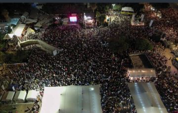 احتجاجات غاضبة لعائلات الأسرى في تل أبيب.. ومتظاهرون يقتحمون القناة 13 عبرية