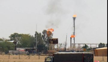 بدء تشغيل وحدة إنتاج الأسفلت في مصافي عدن بدء تشغيل وحدة إنتاج الأسفلت في مصافي عدن