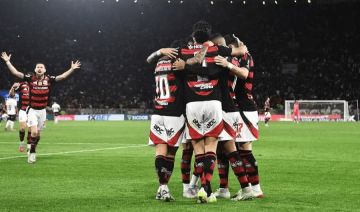 فلامينغو يعزز صدارته للدوري البرازيلي بفوزه على فيتوريا بثمانية أهداف نظيفة فلامينغو يعزز صدارته للدوري البرازيلي بفوزه على فيتوريا بثمانية أهداف نظيفة