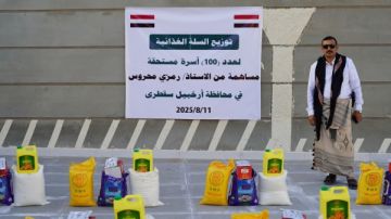 توزيع 100 سلة غذائية في سقطرى مقدمة من المحافظ السابق رمزي محروس