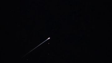 تفكك قبل إصابته.. الجيش الإسرائيلي يحقق في أسباب فشل اعتراض صاروخ أطلقه الحوثيون من اليمن (فيديو)