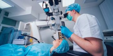 باحثون يتوصلون لتقنية جديدة لتصحيح البصر دون جراحة