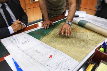 محافظ حضرموت يطلق مشروعا سكنيا خيريا بتمويل كويتي لصالح الأسر محدودة الدخل بالشحر محافظ حضرموت يطلق مشروعا سكنيا خيريا بتمويل كويتي لصالح الأسر محدودة الدخل بالشحر