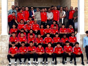 بعثة منتخب الناشئين تصل شبوة في طريقها إلى الدوحة للمشاركة بكأس الخليج بعثة منتخب الناشئين تصل شبوة في طريقها إلى الدوحة للمشاركة بكأس الخليج