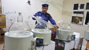 أمن المهرة يحبط محاولة إنشاء مصنع لإنتاج المخدرات