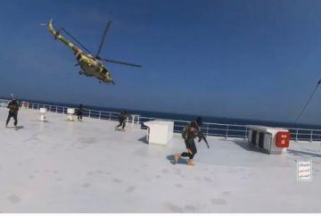 هيئة بريطانية: مقذوف مجهول يسقط قرب سفينة شمال غرب الحديدة هيئة بريطانية: مقذوف مجهول يسقط قرب سفينة شمال غرب الحديدة