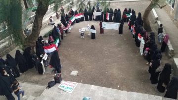 وقفة للهيئة الثقافية النسائية في المحويت بذكرى ثورة 21 سبتمبر