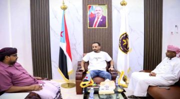 فريق التوجيه والرقابة الرئاسي يناقش تطوير العمل التنظيمي مع عدد من إدارات انتقالي المهرة فريق التوجيه والرقابة الرئاسي يناقش تطوير العمل التنظيمي مع عدد من إدارات انتقالي المهرة