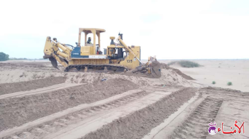 بتمويل صندوق صيانة الطرق.. إزالة الرمال من طريق صبر مغرس ناجي بلحج لتسهيل حركة المواطنين بتمويل صندوق صيانة الطرق.. إزالة الرمال من طريق صبر مغرس ناجي بلحج لتسهيل حركة المواطنين