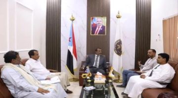 فريق التوجيه يناقش مع انتقالي المهرة خطط العمل الجماهيري