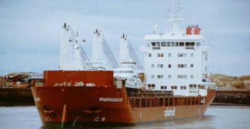 إصابة شخصين جراء هجوم صاروخي على سفينة شحن قرب عدن