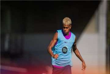 برشلونة يعلن غياب نجمه لامين يامال عن لقاء فالنسيا للإصابة برشلونة يعلن غياب نجمه لامين يامال عن لقاء فالنسيا للإصابة