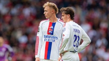 فريق أولمبيك ليون يفوز على مضيفه ليل بهدف دون رد في الدوري الفرنسي فريق أولمبيك ليون يفوز على مضيفه ليل بهدف دون رد في الدوري الفرنسي