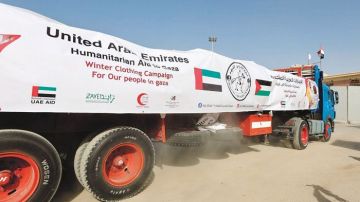 قافلة مساعدات إماراتية تستعد لدخول غزة قافلة مساعدات إماراتية تستعد لدخول غزة