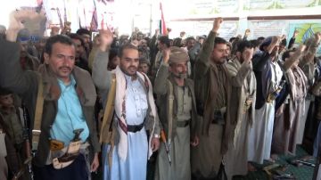 محافظة مأرب تحتفي بالعيد الـ11 لثورة 21 سبتمبر محافظة مأرب تحتفي بالعيد الـ11 لثورة 21 سبتمبر