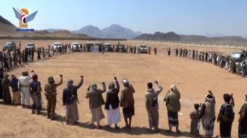 وقفة في مديرية صرواح بمأرب إحتفاء بالعيد الـ11 لثورة 21 سبتمبر وقفة في مديرية صرواح بمأرب إحتفاء بالعيد الـ11 لثورة 21 سبتمبر