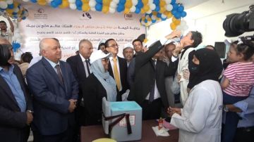 وزير الصحة يدشن الجولة الثانية من حملة التحصين ضد شلل الأطفال في عدن وزير الصحة يدشن الجولة الثانية من حملة التحصين ضد شلل الأطفال في عدن