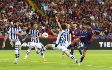 برشلونة يتصدر الدوري الإسباني بفوزه 2-1 على سوسيداد برشلونة يتصدر الدوري الإسباني بفوزه 2-1 على سوسيداد