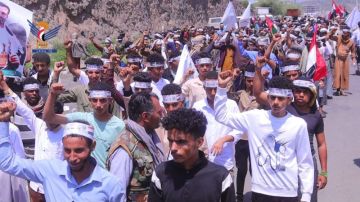 تعز.. عرض ومسير لخريجي دورات طوفان الأقصى في صبر الموادم تعز.. عرض ومسير لخريجي دورات طوفان الأقصى في صبر الموادم