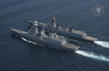 أسبيدس تجري مناورات مشتركة مع الهند لتعزيز حرية الملاحة في البحر الأحمر والمياه المحيطة أسبيدس تجري مناورات مشتركة مع الهند لتعزيز حرية الملاحة في البحر الأحمر والمياه المحيطة