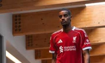 إيساك يقترب من ظهوره الأول مع ليفربول أمام أتليتيكو مدريد إيساك يقترب من ظهوره الأول مع ليفربول أمام أتليتيكو مدريد