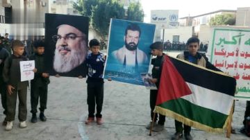 وقفات طلابية في مدارس الأمانة تأكيدا على مواصلة الثبات مع غزة وقفات طلابية في مدارس الأمانة تأكيدا على مواصلة الثبات مع غزة