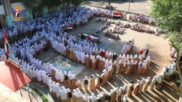 تعز.. إذاعة مدرسية بمجمع 30 نوفمبر بالعيد الـ 11 لثورة 21 سبتمبر ووقفة دعما لغزة