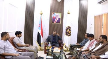 فريق التوجيه الرئاسي يلتقي نائب مدير مركز اللغة المهرية للدراسات والبحوث فريق التوجيه الرئاسي يلتقي نائب مدير مركز اللغة المهرية للدراسات والبحوث