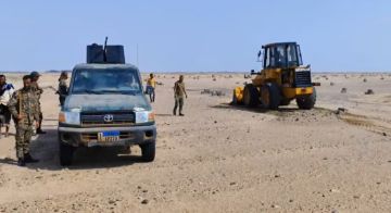 تنفيذ حملة لإزالة التعديات العشوائية على آبار مياه بئر أحمد بعدن تنفيذ حملة لإزالة التعديات العشوائية على آبار مياه بئر أحمد بعدن