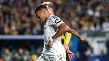 ريال مدريد يكتسح كايرات الكازاخستاني بخماسية نظيفة ريال مدريد يكتسح كايرات الكازاخستاني بخماسية نظيفة