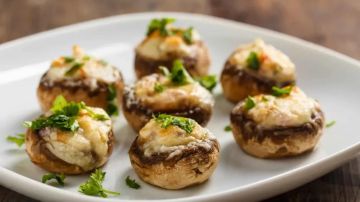 طريقة عمل الفطر المحشي بالجبن في الفرن طريقة عمل الفطر المحشي بالجبن في الفرن